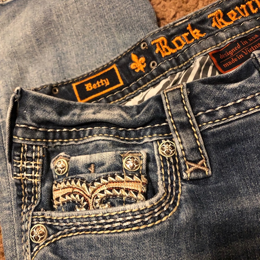 Rock Revival, Betty Jeans
